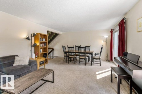 3237 132A Avenue Nw, Edmonton, AB - Indoor Photo Showing Living Room