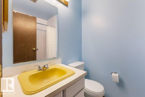 3237 132A Avenue Nw, Edmonton, AB - Indoor Photo Showing Bathroom
