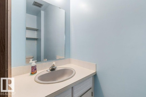 3237 132A Avenue Nw, Edmonton, AB - Indoor Photo Showing Bathroom