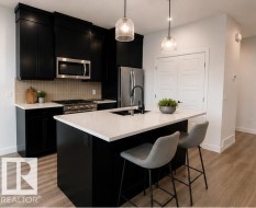 5311 HAWTHORN Close SW Edmonton, AB T6X 3N5