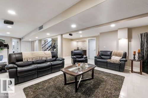 68 Fleetwood Crescent, St. Albert, AB - Indoor Photo Showing Living Room