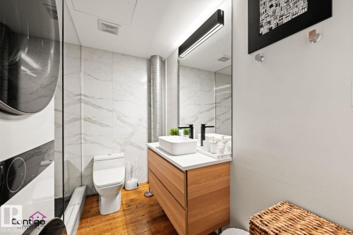 10309 107 Street Nw, Edmonton, AB - Indoor Photo Showing Bathroom