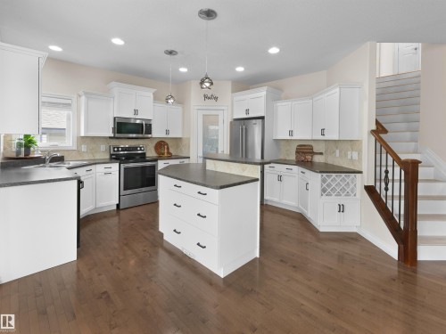 8708 207 Street Nw, Edmonton, AB - Indoor Photo Showing Kitchen With Double Sink With Upgraded Kitchen