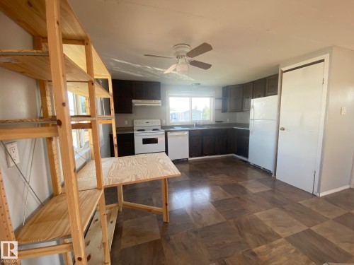 #042-4819 51 Avenue, Millet, AB - Indoor Photo Showing Kitchen