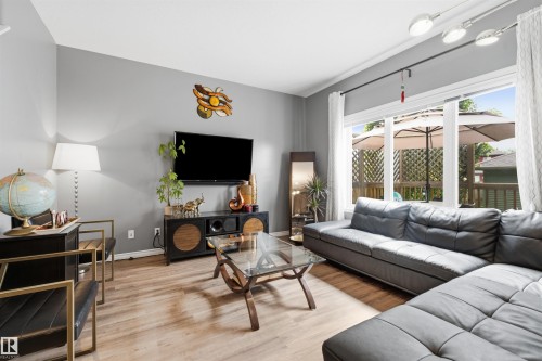 5315 Crabapple Loop Sw, Edmonton, AB - Indoor Photo Showing Living Room