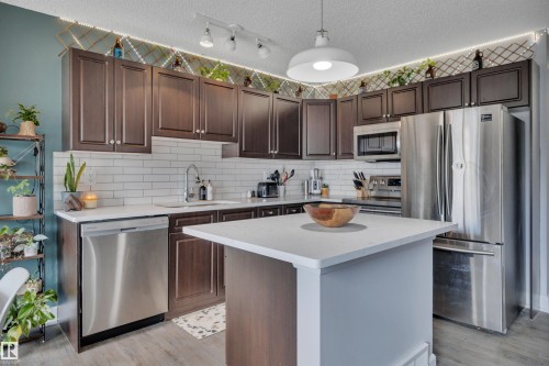 5101 Soleil Boulevard, Beaumont, AB - Indoor Photo Showing Kitchen With Upgraded Kitchen
