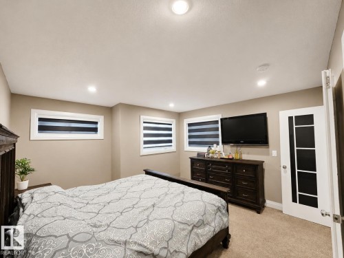 2518 22 Avenue Northwest, Edmonton, AB - Indoor Photo Showing Bedroom