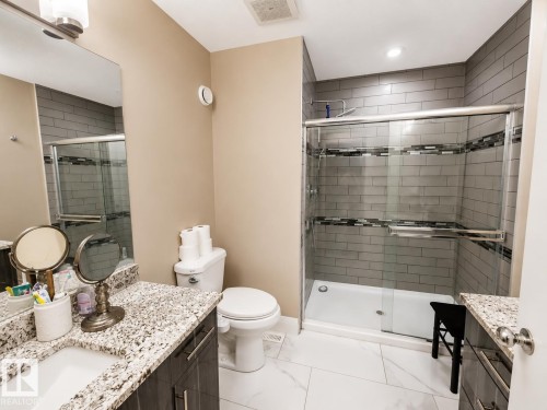 2518 22 Avenue Northwest, Edmonton, AB - Indoor Photo Showing Bathroom