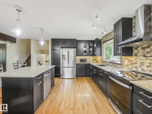 9525 87 Street, Fort Saskatchewan, AB - Indoor Photo Showing Kitchen With Stainless Steel Kitchen With Upgraded Kitchen
