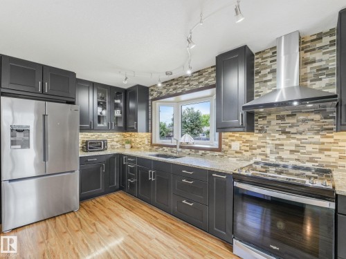 9525 87 Street, Fort Saskatchewan, AB - Indoor Photo Showing Kitchen With Stainless Steel Kitchen With Upgraded Kitchen