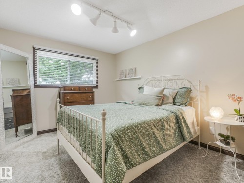 9525 87 Street, Fort Saskatchewan, AB - Indoor Photo Showing Bedroom
