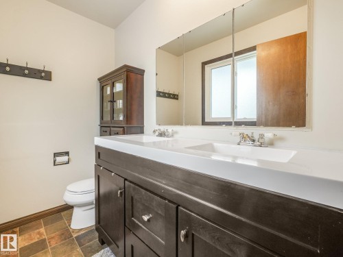 9525 87 Street, Fort Saskatchewan, AB - Indoor Photo Showing Bathroom