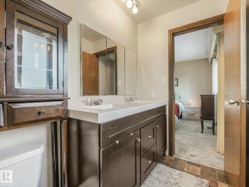 9525 87 Street, Fort Saskatchewan, AB - Indoor Photo Showing Bathroom