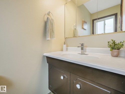 9525 87 Street, Fort Saskatchewan, AB - Indoor Photo Showing Bathroom