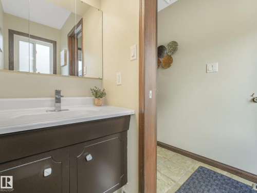 9525 87 Street, Fort Saskatchewan, AB - Indoor Photo Showing Bathroom