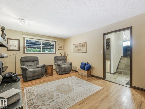 9525 87 Street, Fort Saskatchewan, AB - Indoor Photo Showing Living Room