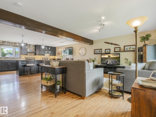 9525 87 Street, Fort Saskatchewan, AB - Indoor Photo Showing Living Room