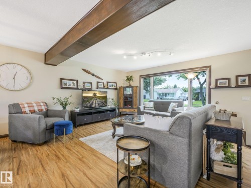9525 87 Street, Fort Saskatchewan, AB - Indoor Photo Showing Living Room