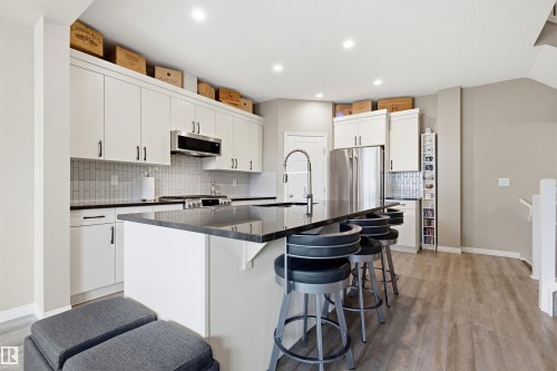 20127 19 Avenue Nw, Edmonton, AB - Indoor Photo Showing Kitchen With Stainless Steel Kitchen With Upgraded Kitchen