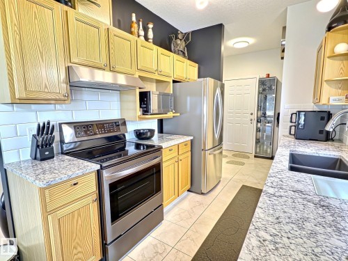 #17 10 Blackburn Dr Sw, Edmonton, AB - Indoor Photo Showing Kitchen