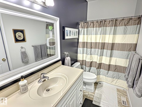 #17 10 Blackburn Dr Sw, Edmonton, AB - Indoor Photo Showing Bathroom