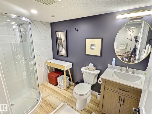 #17 10 Blackburn Dr Sw, Edmonton, AB - Indoor Photo Showing Bathroom