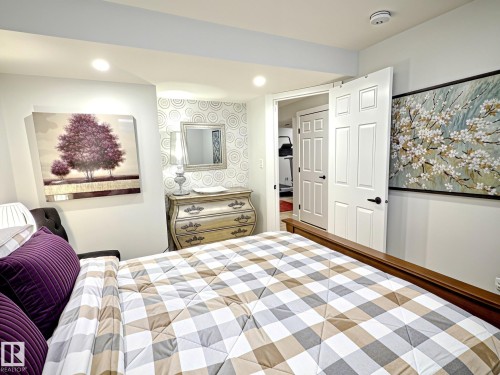 #17 10 Blackburn Dr Sw, Edmonton, AB - Indoor Photo Showing Bedroom