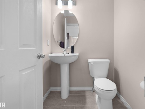 1318 Chappelle Boulevard Sw, Edmonton, AB - Indoor Photo Showing Bathroom