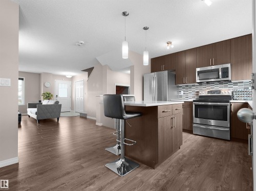 1318 Chappelle Boulevard Sw, Edmonton, AB - Indoor Photo Showing Kitchen With Upgraded Kitchen