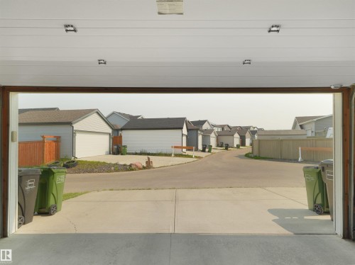 1318 Chappelle Boulevard Sw, Edmonton, AB - Indoor Photo Showing Garage