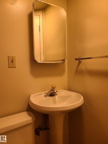 6326 109A Street Nw, Edmonton, AB - Indoor Photo Showing Bathroom