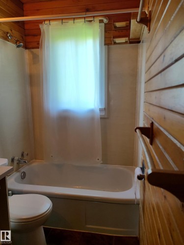 6326 109A Street Nw, Edmonton, AB - Indoor Photo Showing Bathroom
