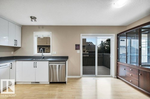 #33 2503 24 St Nw, Edmonton, AB - Indoor Photo Showing Kitchen