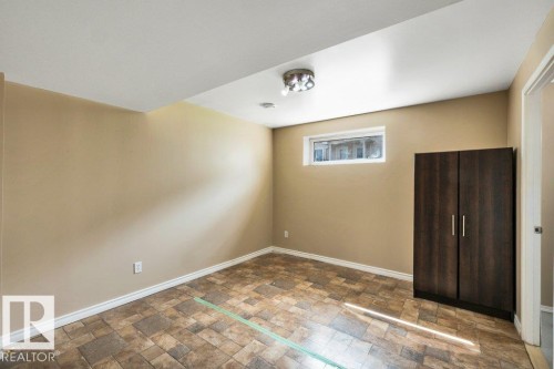 #33 2503 24 St Nw, Edmonton, AB - Indoor Photo Showing Other Room
