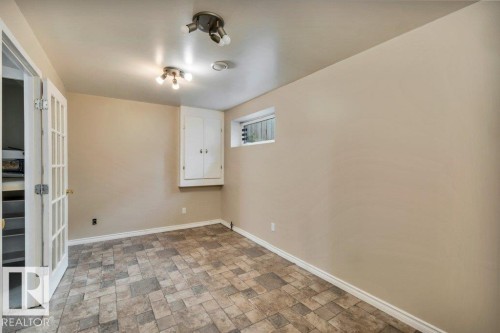 #33 2503 24 St Nw, Edmonton, AB - Indoor Photo Showing Other Room
