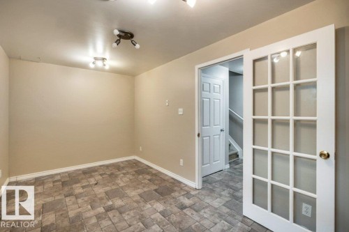 #33 2503 24 St Nw, Edmonton, AB - Indoor Photo Showing Other Room