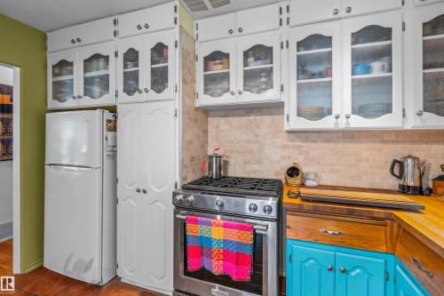 6811 101A Avenue Nw, Edmonton, AB - Indoor Photo Showing Kitchen