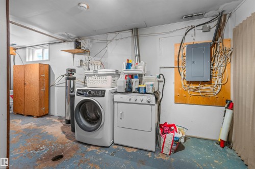 6811 101A Avenue Nw, Edmonton, AB - Indoor Photo Showing Laundry Room