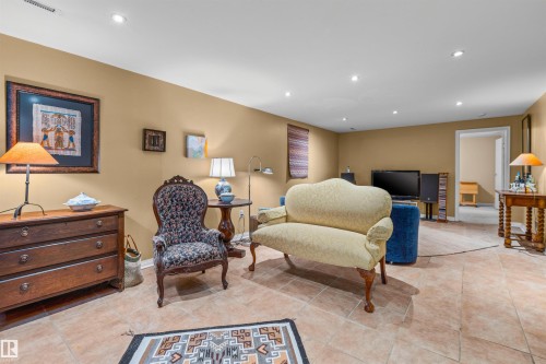6811 101A Avenue Nw, Edmonton, AB - Indoor