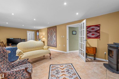 6811 101A Avenue Nw, Edmonton, AB - Indoor