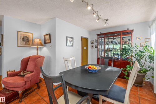 6811 101A Avenue Nw, Edmonton, AB - Indoor Photo Showing Dining Room