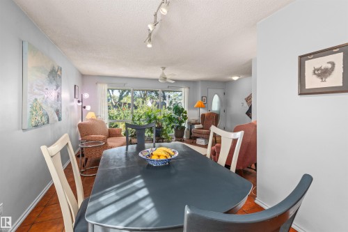 6811 101A Avenue Nw, Edmonton, AB - Indoor Photo Showing Dining Room