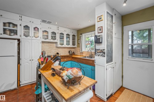 6811 101A Avenue Nw, Edmonton, AB - Indoor