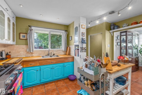 6811 101A Avenue Nw, Edmonton, AB - Indoor Photo Showing Kitchen With Double Sink