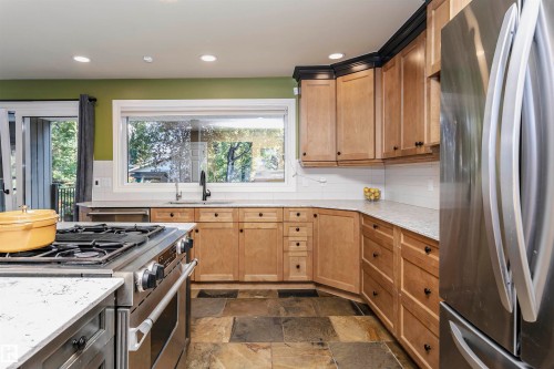 15104 42 Avenue Nw, Edmonton, AB - Indoor Photo Showing Kitchen