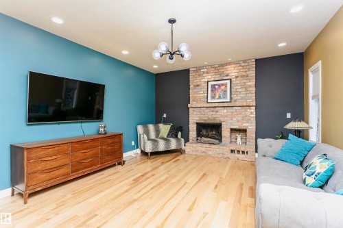 15104 42 Avenue Nw, Edmonton, AB - Indoor Photo Showing Living Room With Fireplace