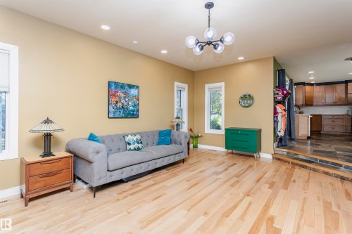 15104 42 Avenue Nw, Edmonton, AB - Indoor