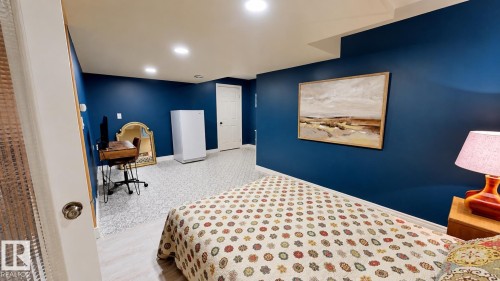 15104 42 Avenue Nw, Edmonton, AB - Indoor Photo Showing Bedroom