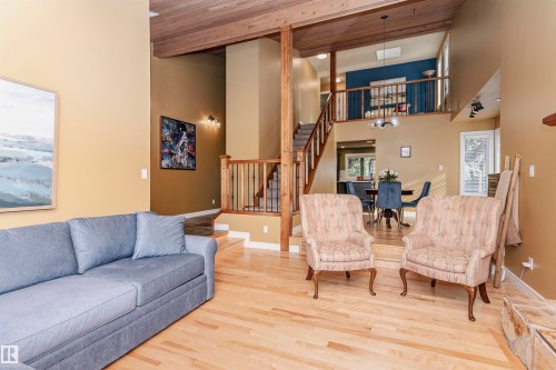 15104 42 Avenue Nw, Edmonton, AB - Indoor Photo Showing Living Room