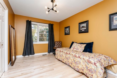 15104 42 Avenue Nw, Edmonton, AB - Indoor Photo Showing Bedroom